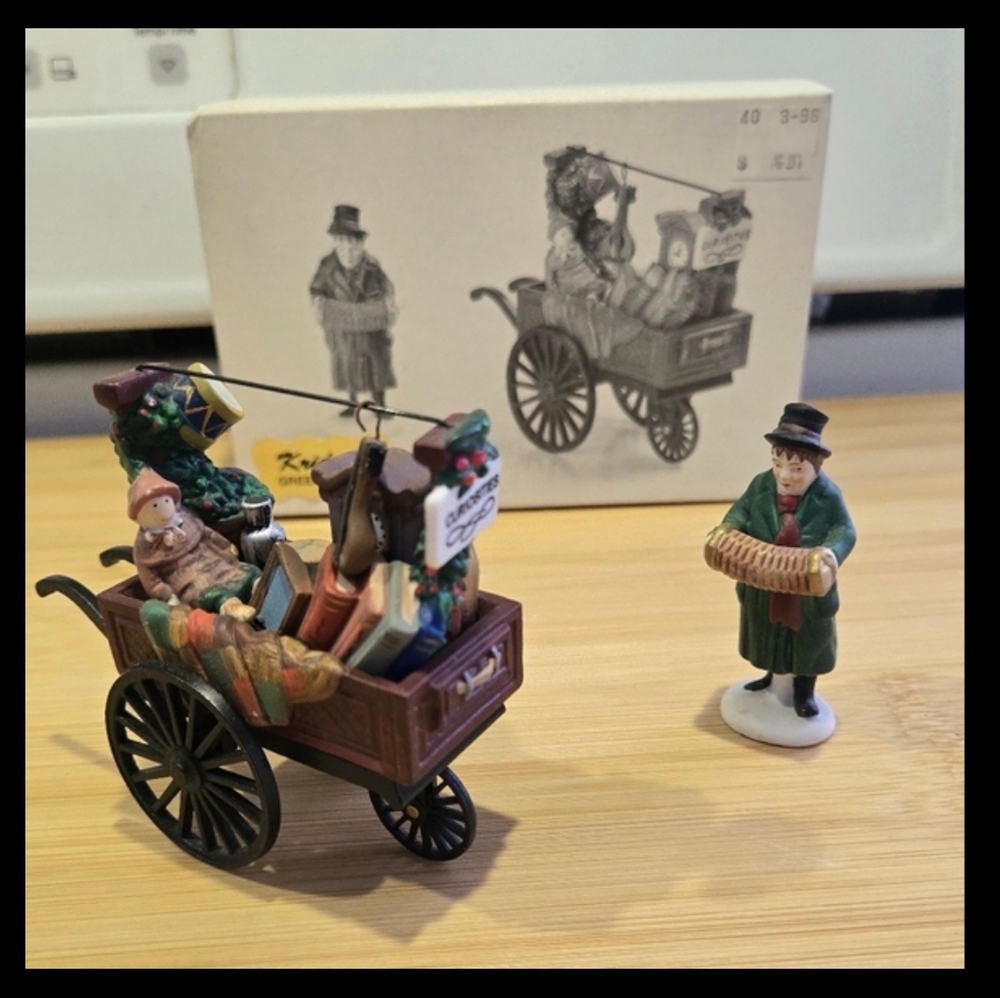 Department 56 Chelsea Market Curiosities Monger & Cart Figurine Set - Like New - Picture 11 of 12